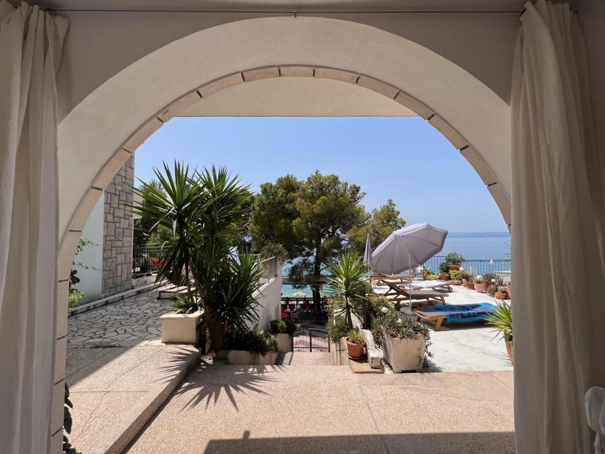 Beachfront Comfort Apartment Nives Tučepi エクステリア 写真