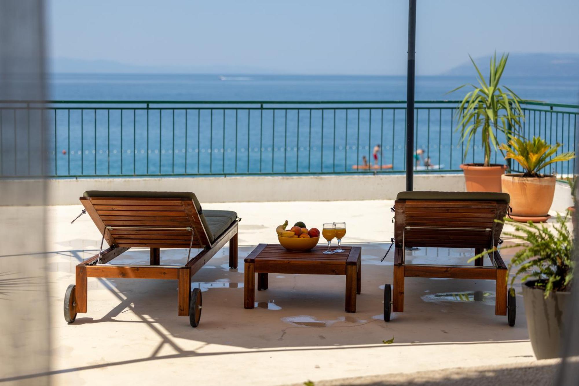 Beachfront Comfort Apartment Nives Tučepi エクステリア 写真